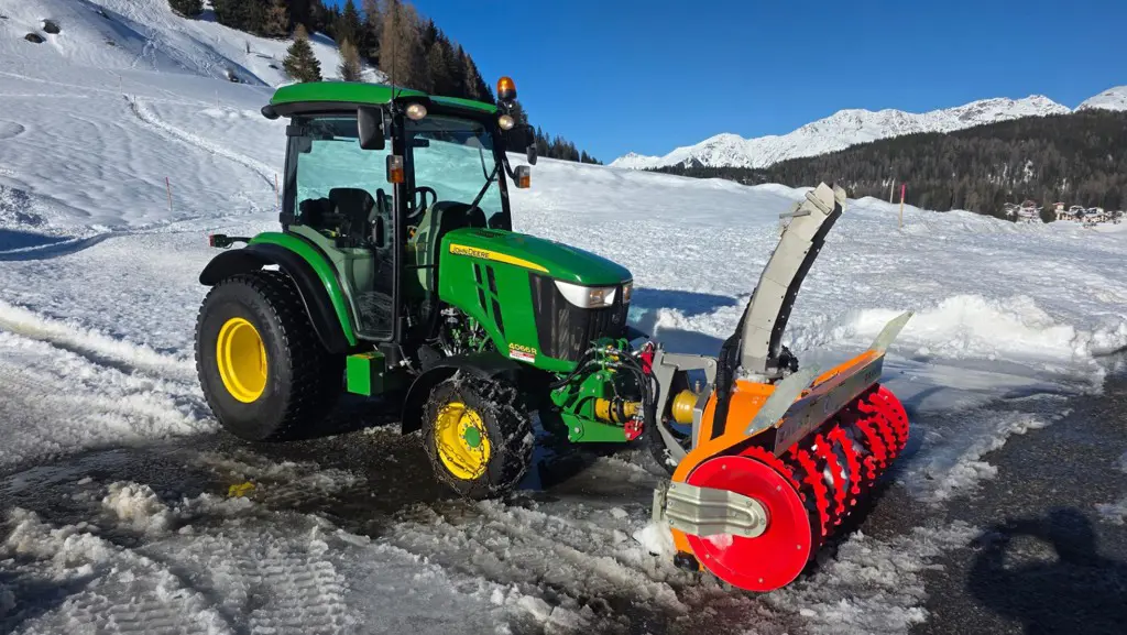 Kommunaltraktor JOHN DEERE 4066R