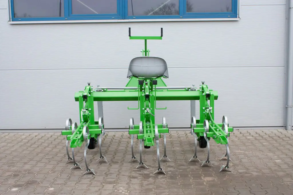 f679fe05-93ae-46b5-957a-da9af0efd6ee-Hackgerät Bomet 10.jpg