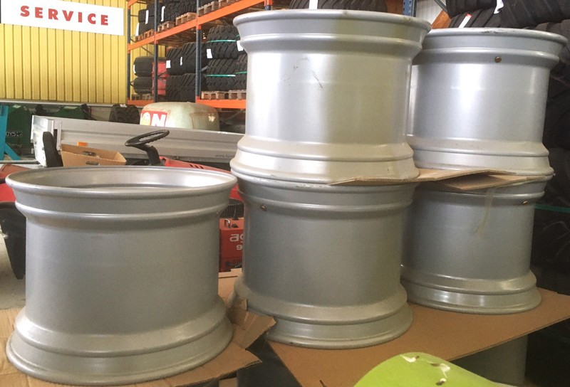 4546059c-f542-4c1d-8303-660a30904061-Jantes 16.00-22.5  10 tr. ET -15  ou 0.JPG