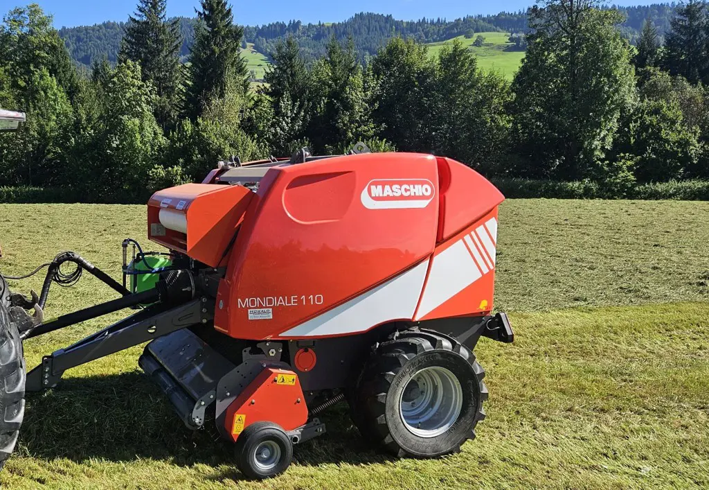 Bergrundballenpresse