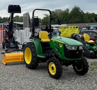 John Deere 3025 E Allrad mit Müthing Mulcher
