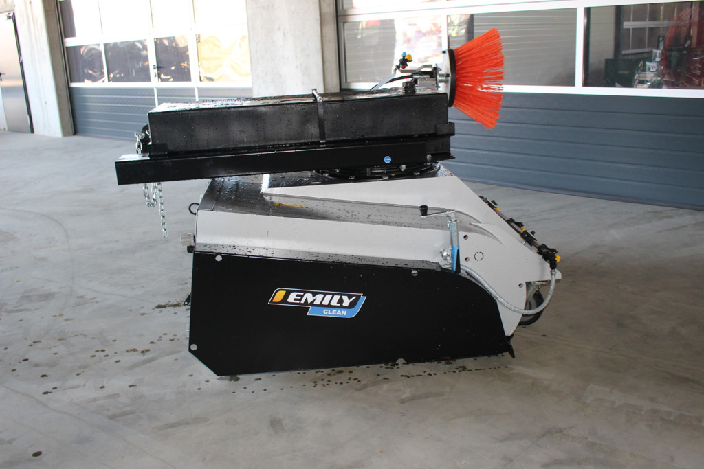 7f46a8a3-9290-4733-88e3-8aafe48f5a5d-Leader_clean_1.3 (6).jpg