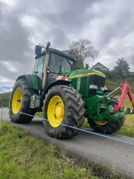 John Deere 7810