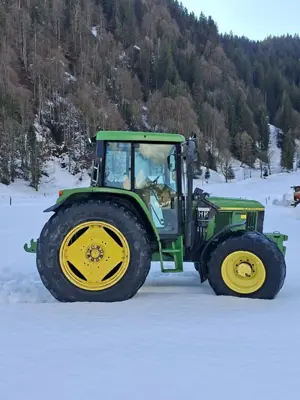 Traktor John Deere 6400