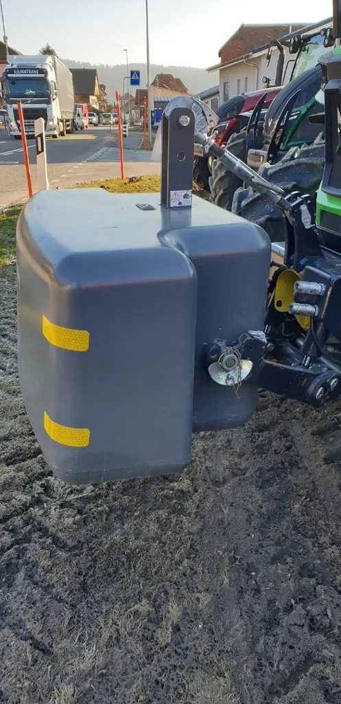 0c785d59-6a27-499f-8fef-1e14cde3dd7e-Düvelsdorf contre-poids 1050 (3).jpg