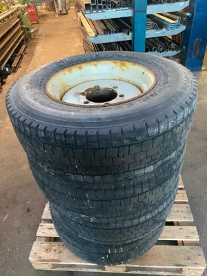 Bereifung 285/70 R19.5 Lindner Unitrac
