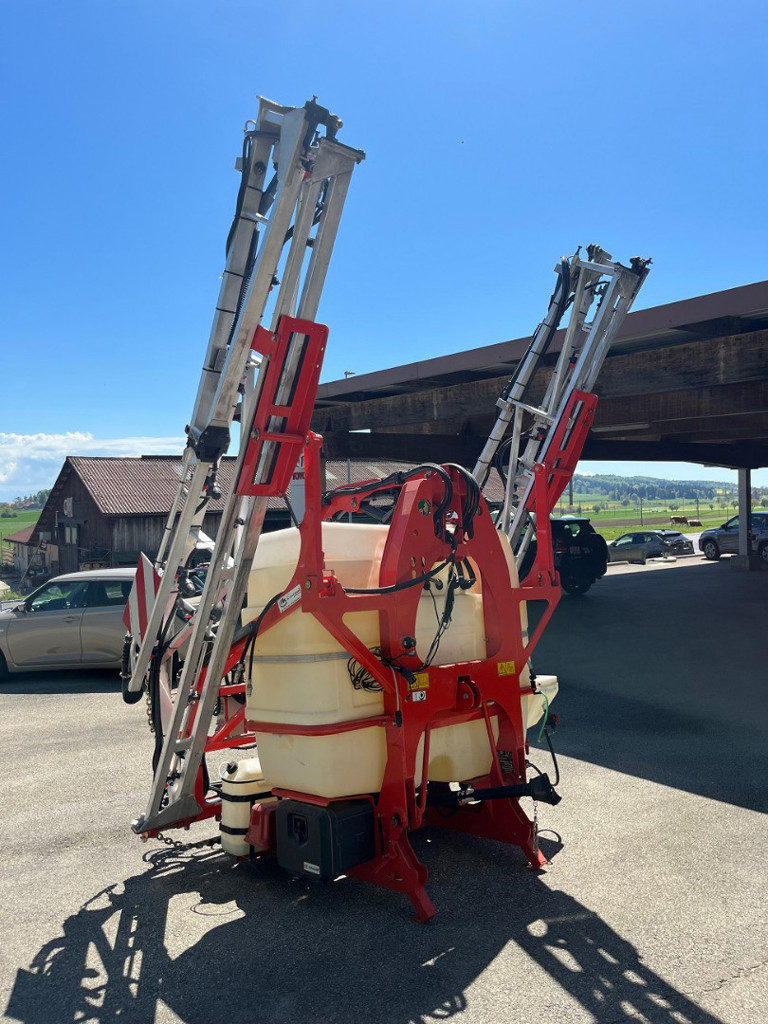 f9dfb8c4-6147-4498-a284-51b05958a8dd-Kuhn Suter (6).jpg