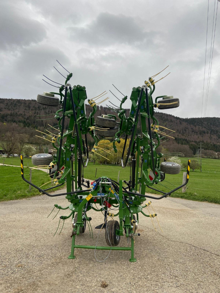 93c37fdb-1874-4d50-a0d0-1bcd54e1f8d8-Krone Vendro 900 (11).jpg