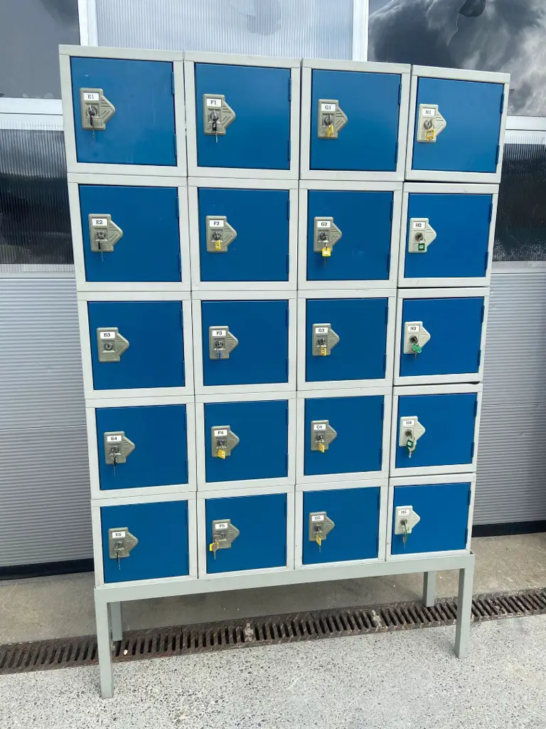 dc1d56e8-a41c-4c85-aa37-3904f8ded254-Garderobenschrank_04.jpg