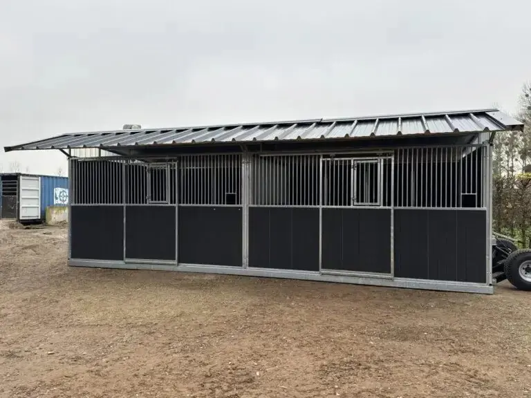 2c5123a3-0a85-4cf0-a836-e648a3cb6b81-Mobiler Pferdestall  Aussenstall  Unterstand für Pferde - LMB Maschinen GmbH 5.jpg