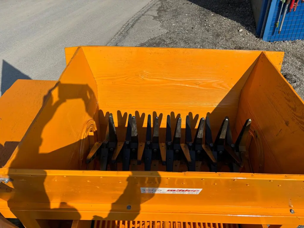 54c5014b-8ef8-47db-a317-da86e14ec89a-36438 Lanker Heurüstmaschine Kunststoffzinken (6).jpg