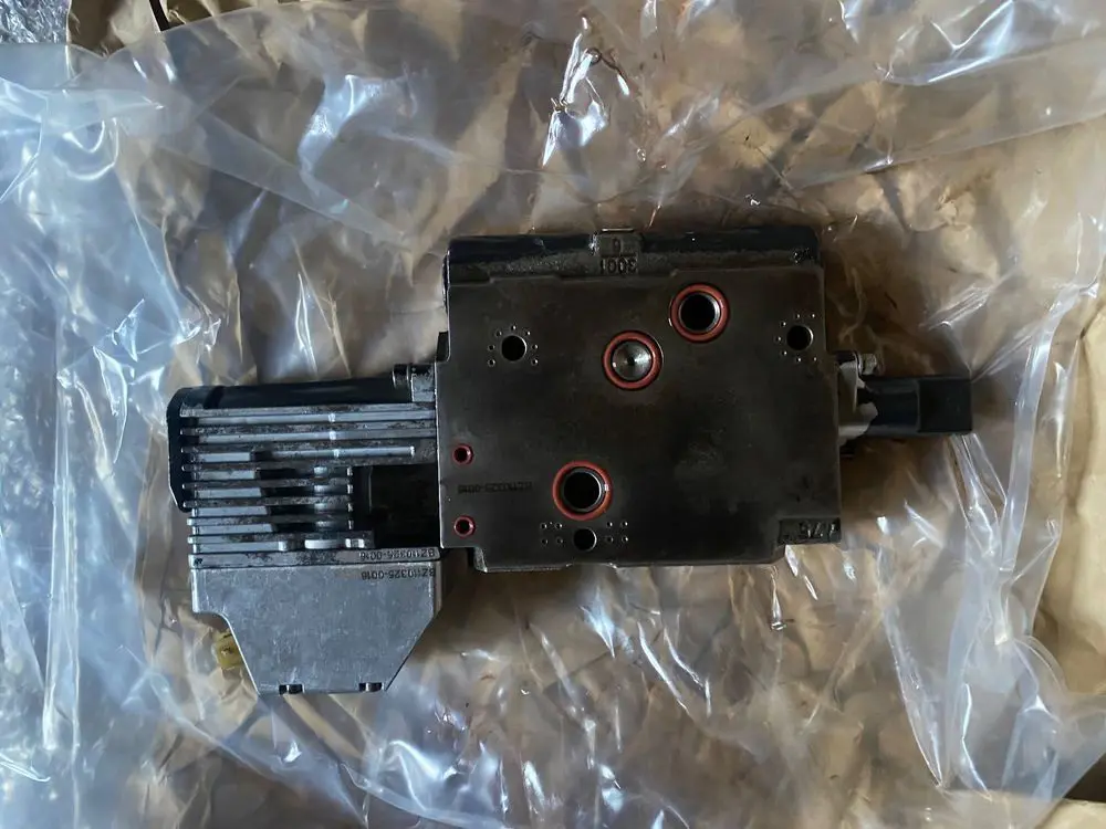 dd367e98-61b7-4bb4-ba24-90ca5cf3fe70-steuerventi-austausch-cnh-84125295-2.jpg