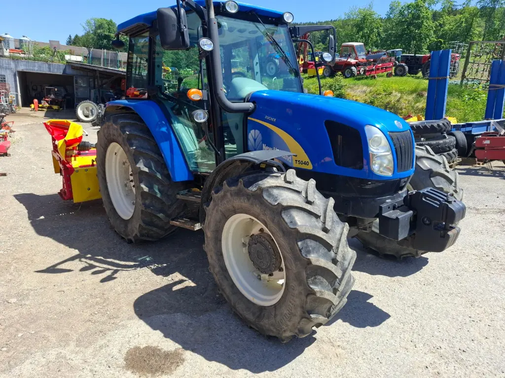 New Holland T5040