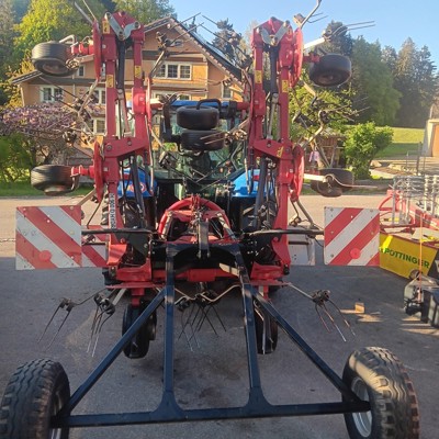 Kreiselheuer Fella TH 900 hydro mit Fahrwerk