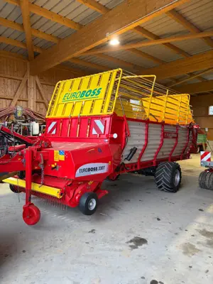 Ladewagen Pöttinger Boss330T