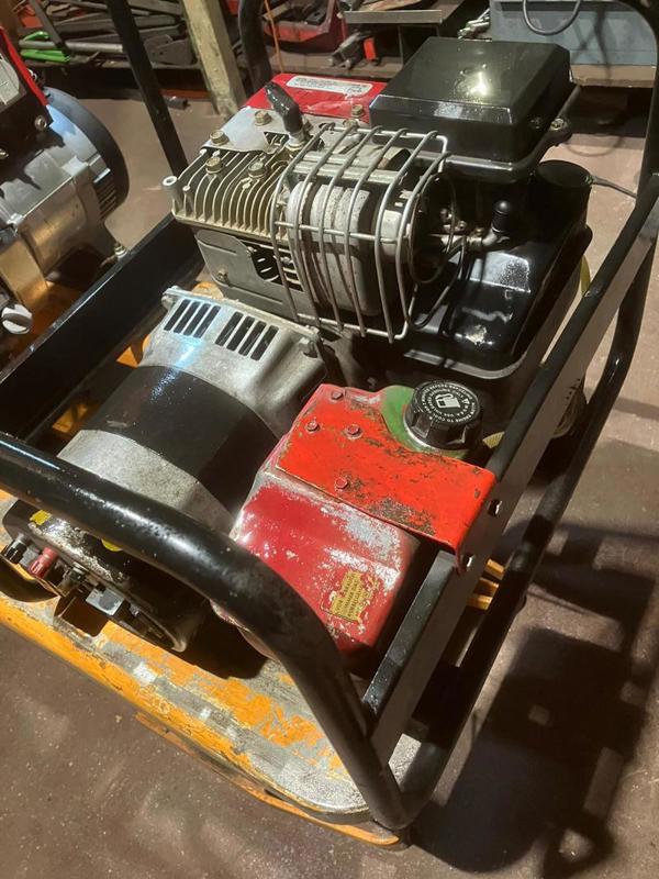 3641b55d-3099-4dab-99f9-73497561c5cd-Generator Briggs 5.jpg