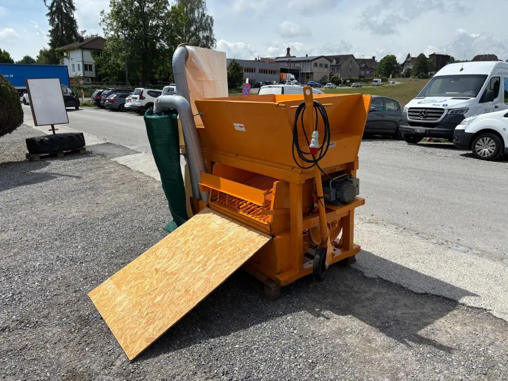 Lanker, Heurüstmaschine Kunststoffzinken