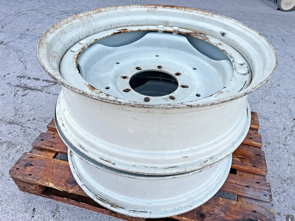 e26c88bd-4878-49a4-8c90-cbc957d4af10-36453-Case-IH-Räder-diverse-Felge-10x32-(3).jpg