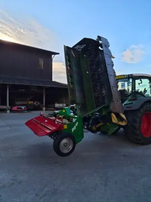 Krone 320 CV mit Agraraufbereiter