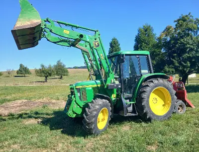 Occasion Traktor John Deere 6310 Premium mit Forstausrüstung