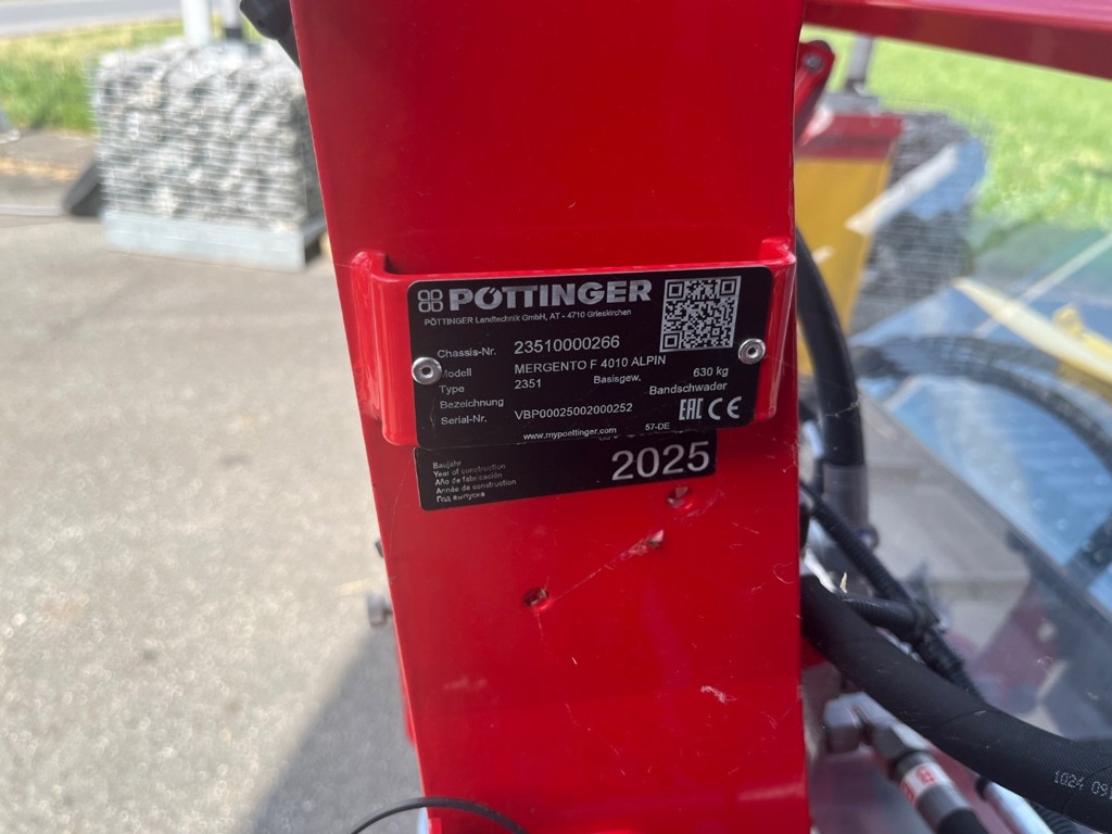 70bab991-eac3-4852-a92c-1379cc42c94a-Pöttinger Mergento 5.jpg