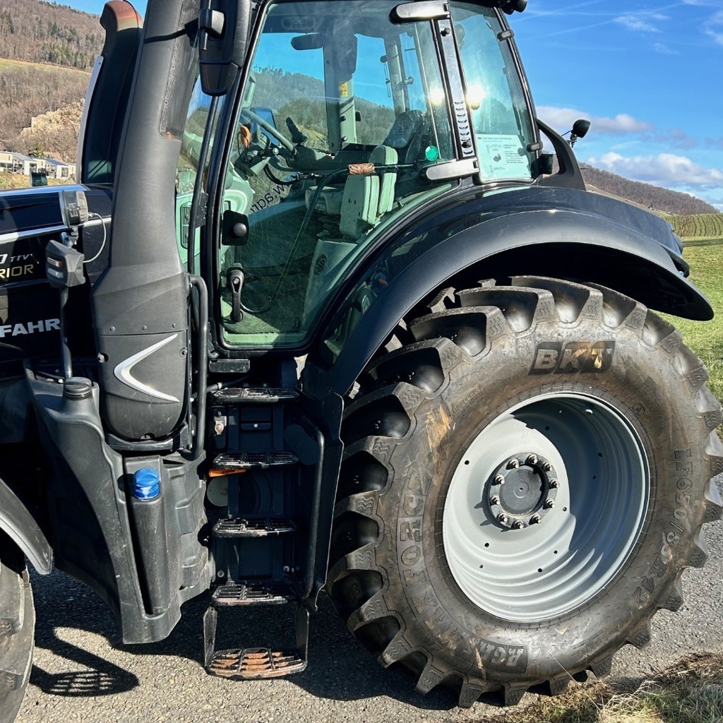 8f2a2663-d1f2-421e-826d-ad8ad5fbd92c-seitlich Einstieg.jpg