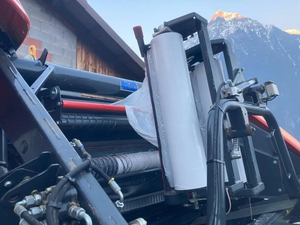 7834ecf6-b2a7-4305-8fa4-49ec94b5ec8a-Kuhn Vorstecker.jpg