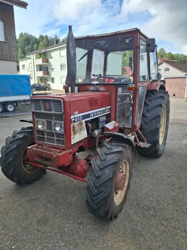Traktor International 633