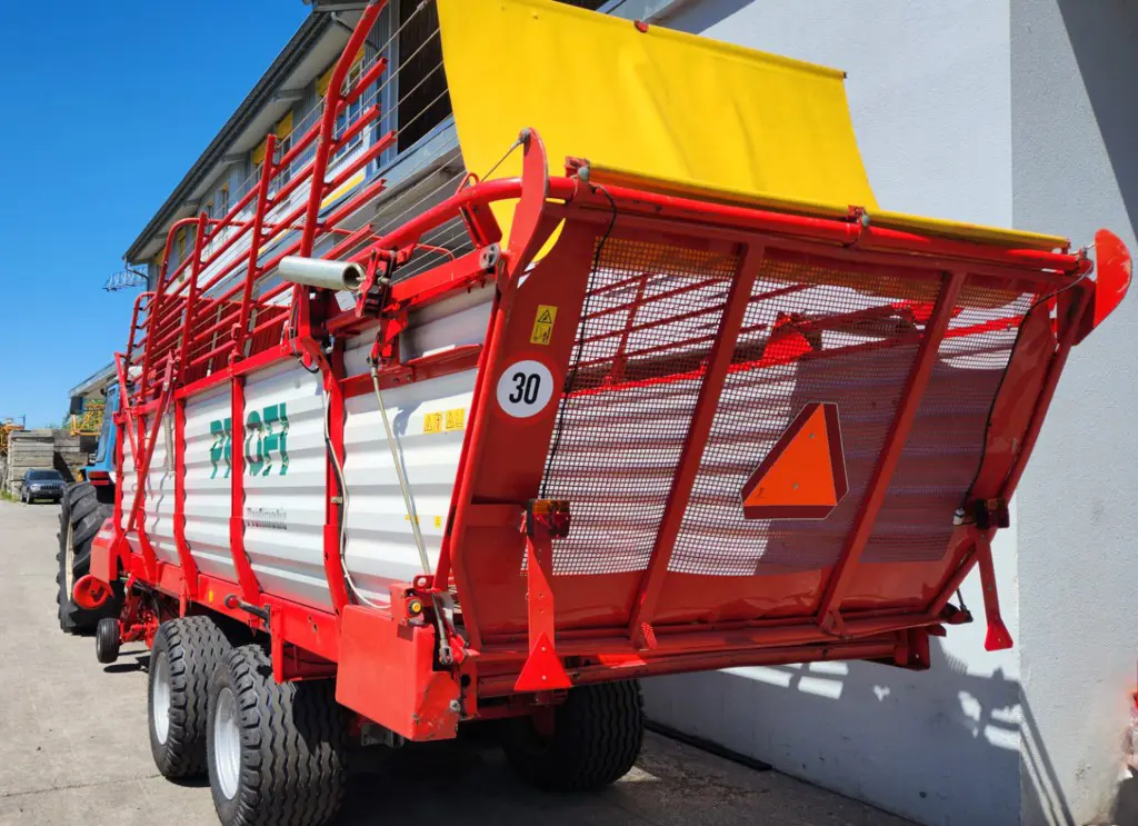 9d6ed763-79fb-40e2-b35c-21352503cc3c-Ladewagen Pöttinger Ladeprofi 3 - LMB Maschinen GmbH 4.png