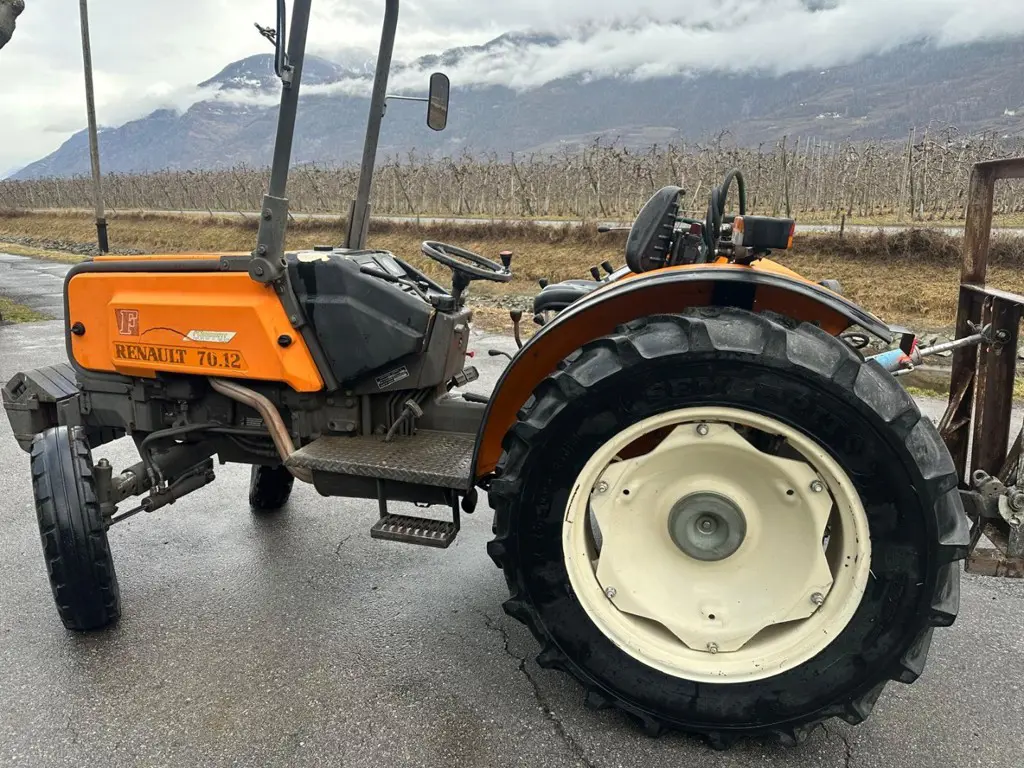 Tracteur Renault 70-12 F