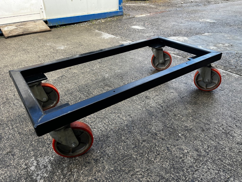 56d960e6-b134-4116-8142-44b6e746dea5-35713 Transportwägeli (1).jpg