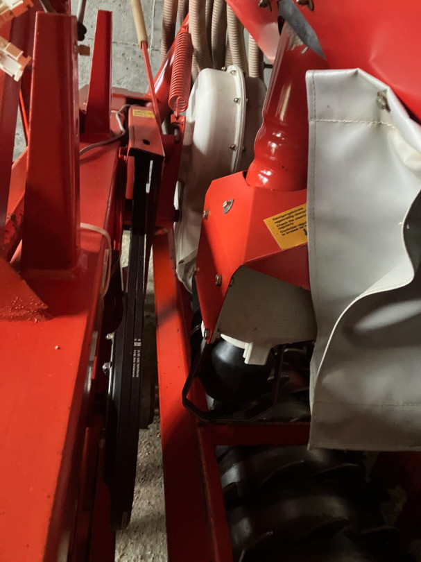 f675d571-da1c-4bc9-b0ab-7a39ffdaf6c2-Häusler Sämaschine 9.jpg