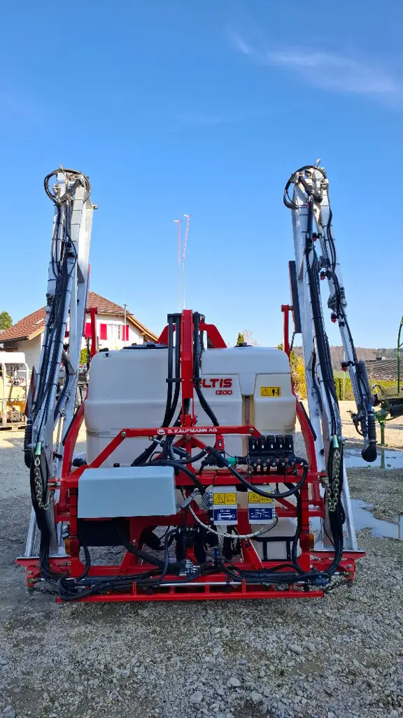 34657961-8666-4cc8-8b51-665a93db7a64-Kuhn Suter (11).jpg