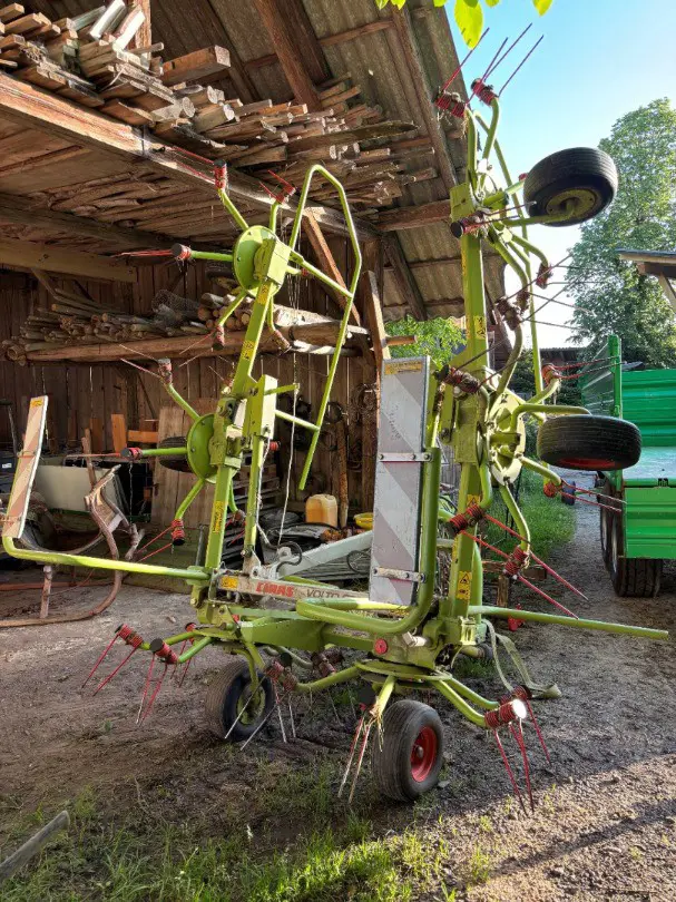 2357dd25-3cf7-4c6a-869c-cb152c079420-Claas Volto 670_2.jpg