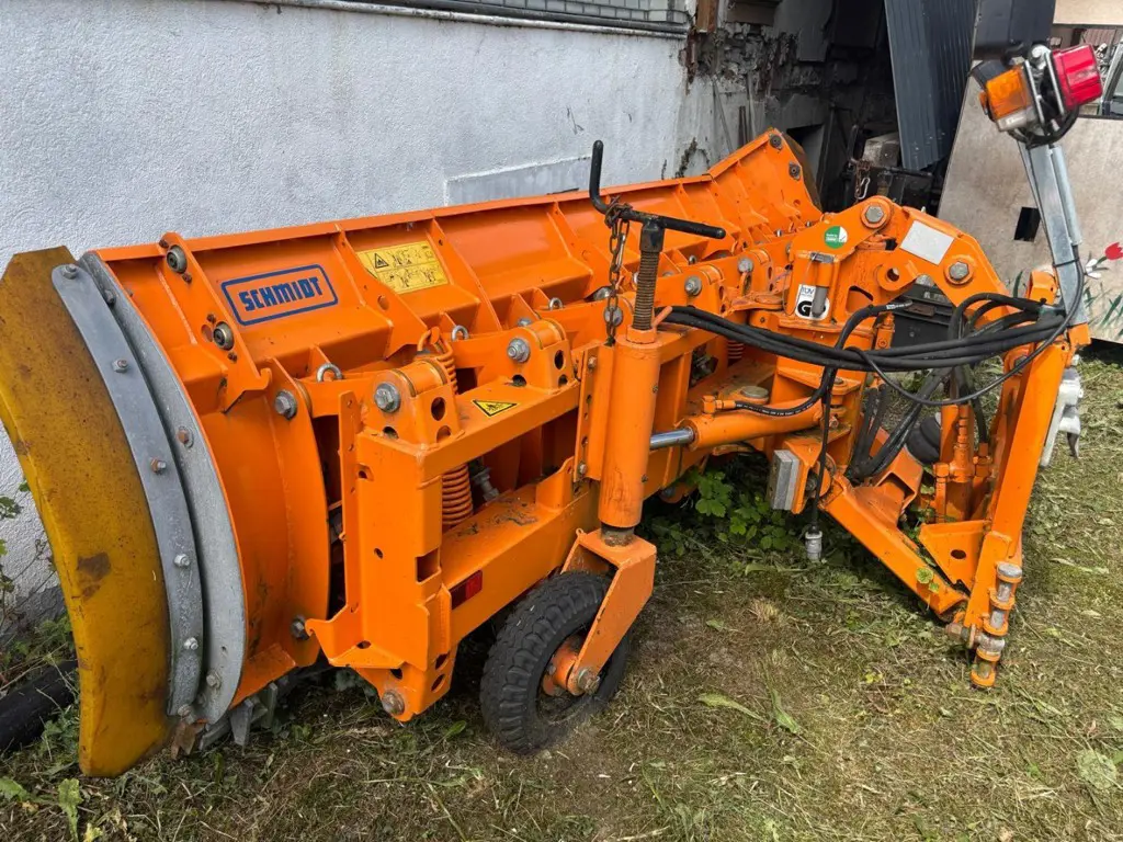 88816762-9c1b-4235-ba11-9e8a595f406c-Eco_Unimog_Schneepflug (7).jpg