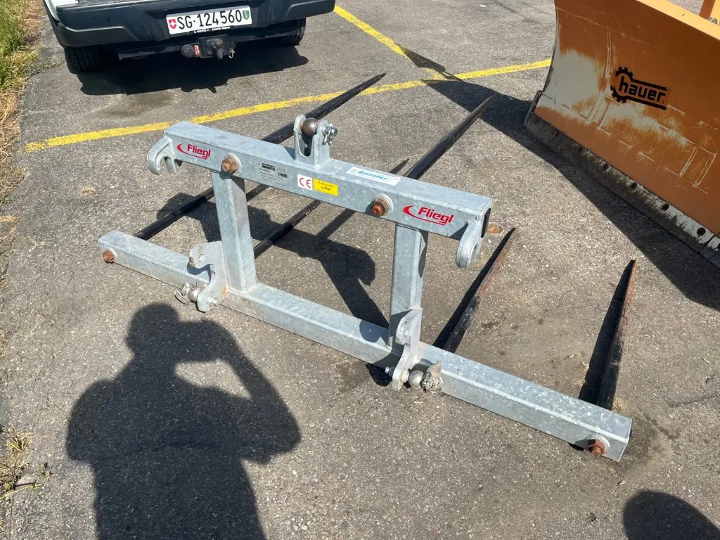 592e1ff8-0b6d-4dac-993f-0e600640dc2b-Fliegl Ballengabel 3.jpg