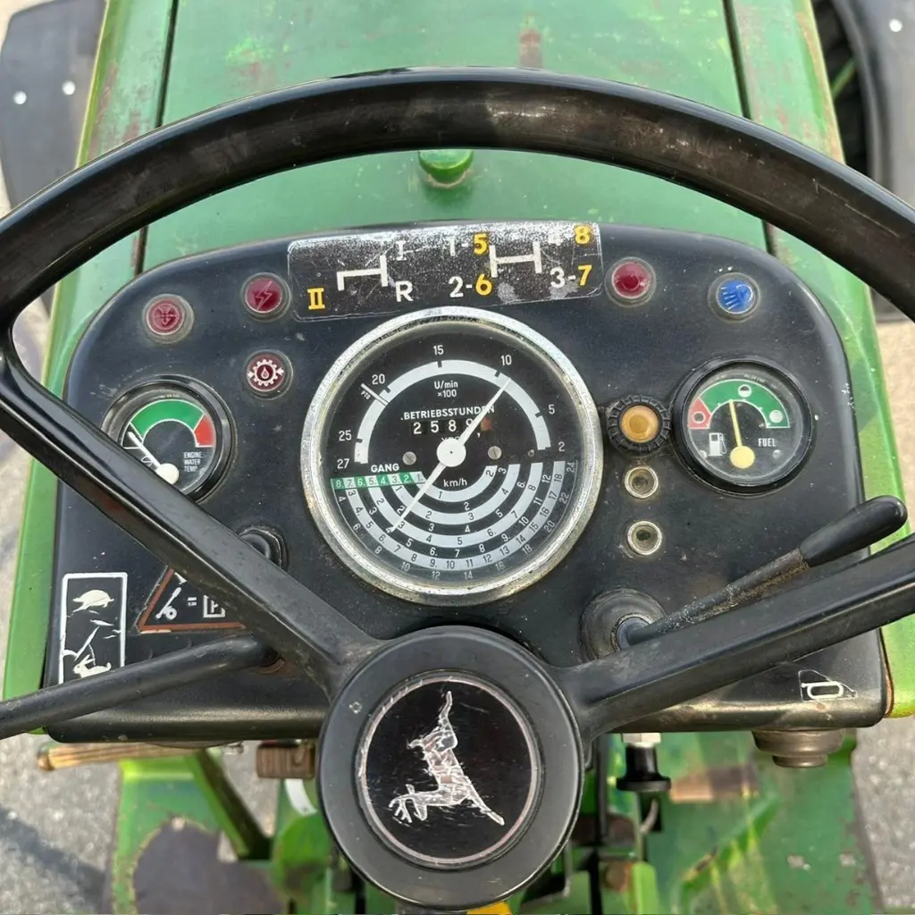 ef3ece5d-a67b-4b4f-80be-b967a82f7001-John Deere 2030_4.jpg