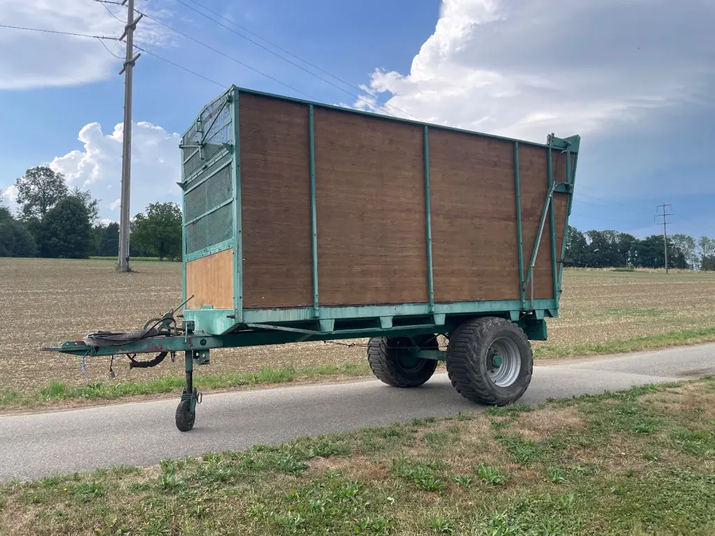 Häckselwagen / Transportwagen