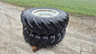 Occ Radsatz hinten New Holland 16.9R30