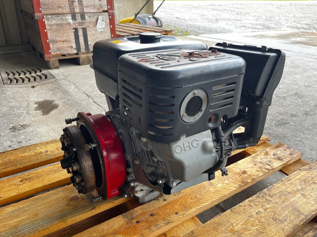 201315ca-4ce2-45a2-97e1-48291d220328-11539 Rapid Motor Benzin Robin  14PS zu 505 (3).jpg