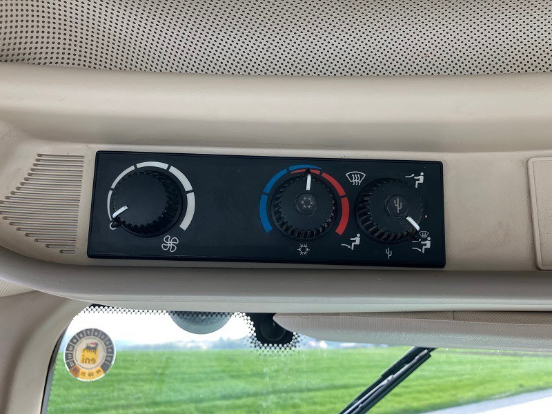 0cc49231-40d2-44d1-857a-34a773785f82-John Deere 6230 9.jpg