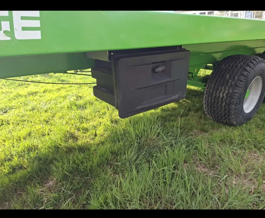 0b85268b-a760-43d7-b214-195f4ce6a275-Char Ponge 7 mètres occasion.jpg