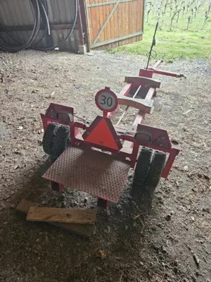 Transport Anhänger für 2 Traubenstanden