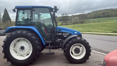 Traktor New Holland TL80