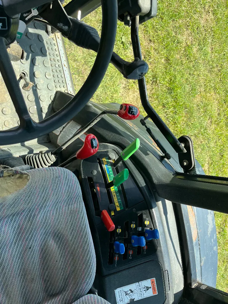 53bde503-c660-48a6-8388-6215180e7c94-Deutz-Fahr Agroplus 80 (6).jpg