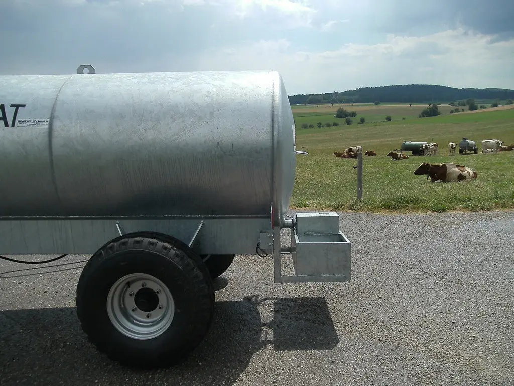 b78bc5fb-8fb6-4ff9-be5f-110b7fb305b6-Agrimat tonne à eau 4100 (16).jpg