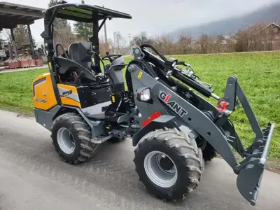 Hoflader Giant G2700 HD+ DEMO