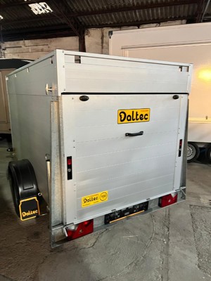 Alukoffer Anhänger mit Klappdeckel