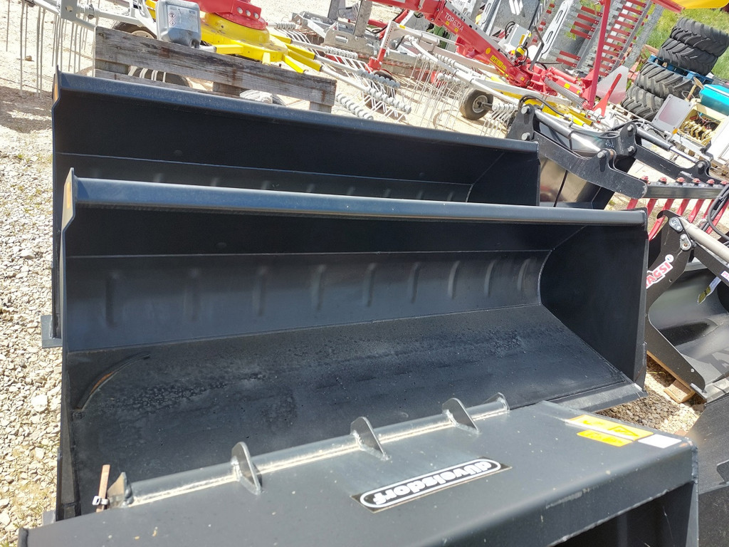 cfc8f89c-53fd-44b8-93bf-c81cc19b6280-Quicke pelle GM 245 (4).jpg