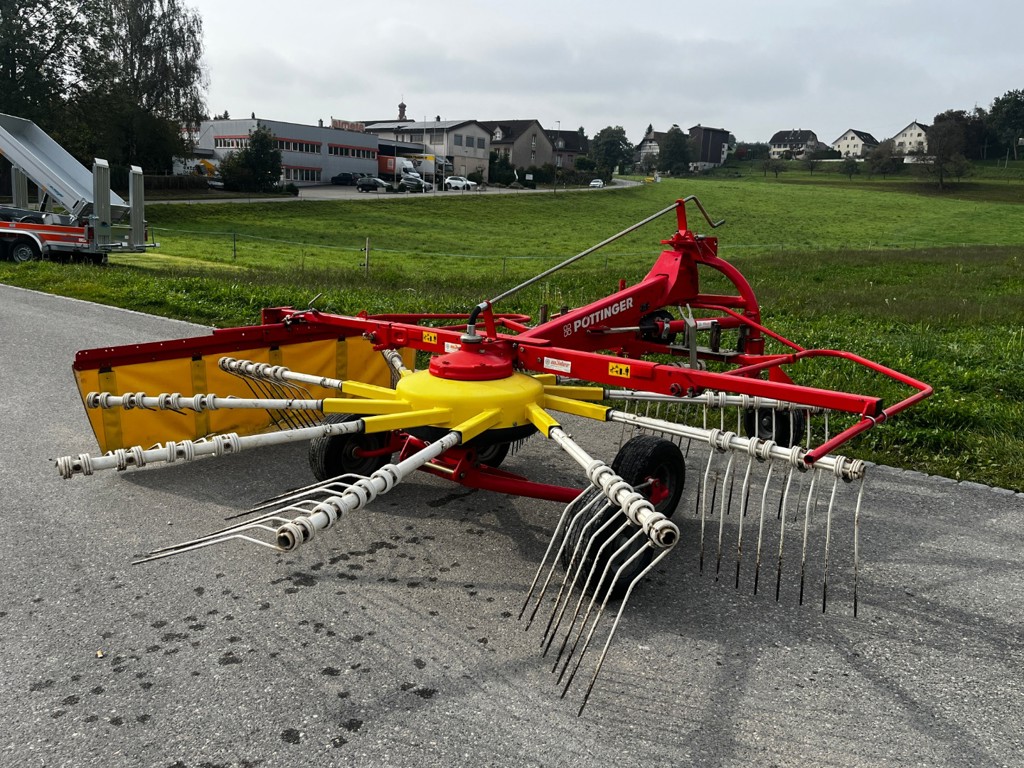 61e6c176-36d8-43b0-9f3e-b85db79c125c-14781 Pöttinger Kreiselschwader Eurotop 380 N (2).jpg